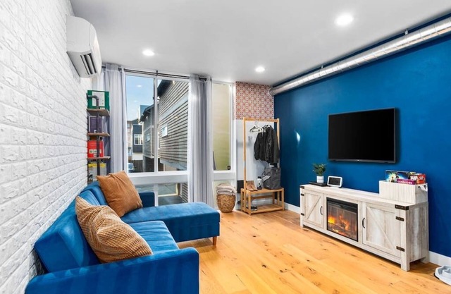 Modern Townhome in Ideal Ballard location.