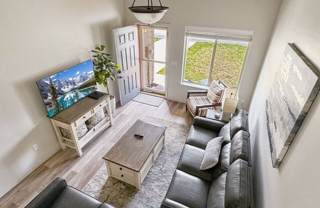 Modern Townhome in the Heart of Donnelly – Near Tamarack & Lake Cascade