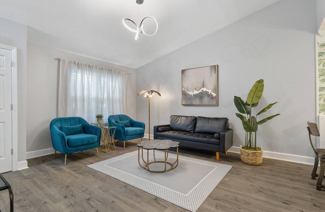 Modern Townhome less than 5 miles from FSU- 3b/2b