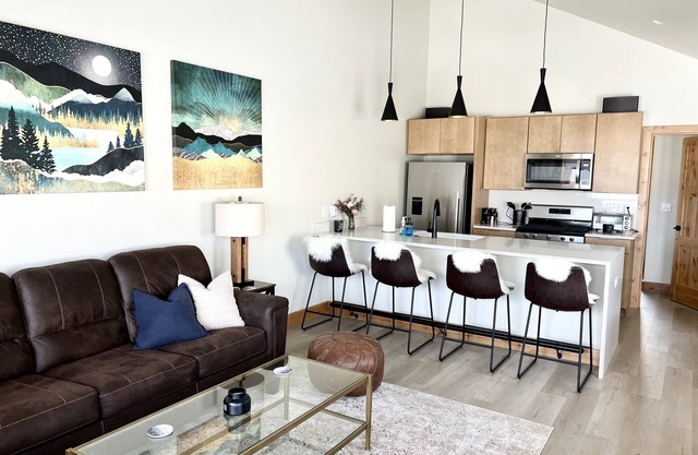 Modern townhome, minutes to ski resort, includes sauna and ping pong table