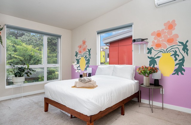 Modern townhome near grocery, public transit, parks, with AC