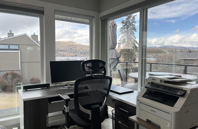 Modern Townhome on Kalamalka Lake, Private Boat Moorage.