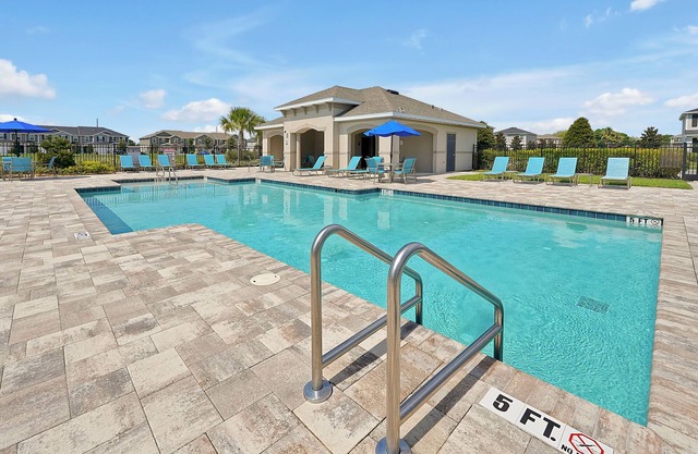 Modern Townhome w/Pool & Private Gym / Boombah Sports / SFB Airport / DT Sanford