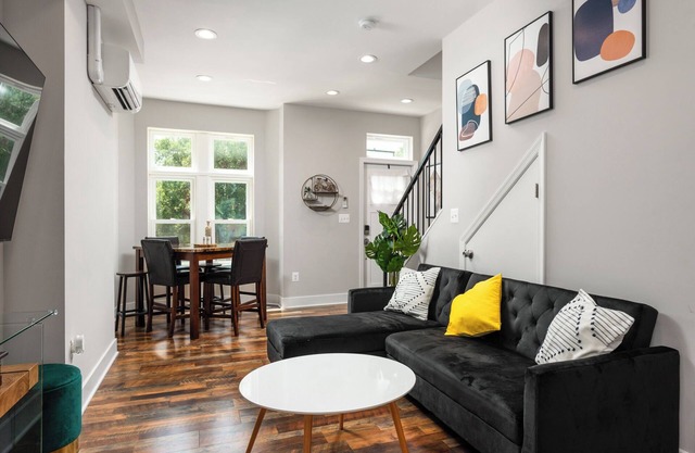 Modern Townhome with AC in the heart of Washington Shaw/Logan Circle