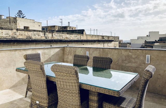 MODERNES STADTHAUS IN SLIEMA