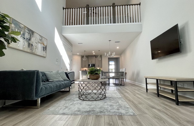 Modern Townhouse minutes from Mayo Clinic UNF & Beach