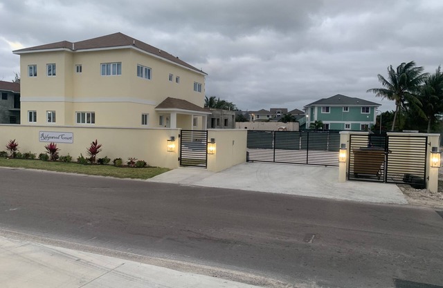 Modern Townhouse Near Beach and Grocery Store