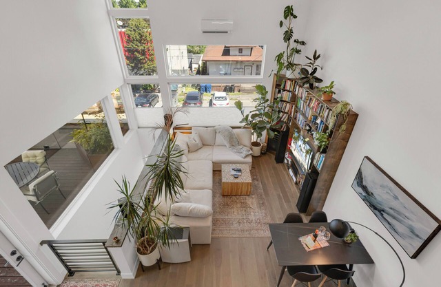 Modern Townhouse with Rooftop Patio
