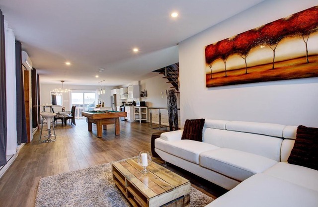 Modern Townhouse with Rooftop Deck