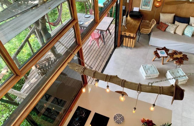 Charming Tree House w/ stunning view, located in quiet area near Playa Grande.