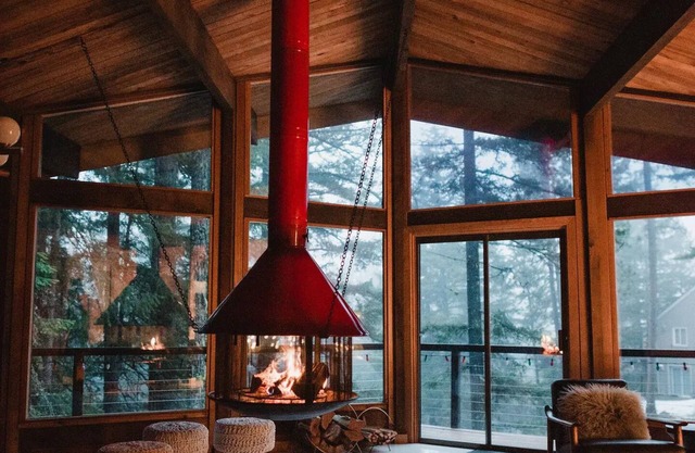 Modern Treehouse Cabin + Hot Tubnn