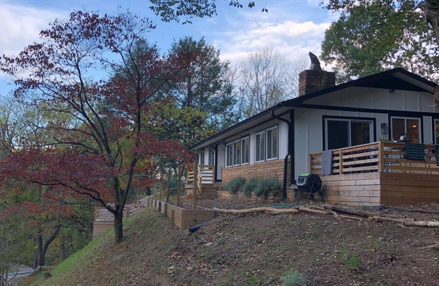 Modern Treetop House 10 min to downtown Asheville!