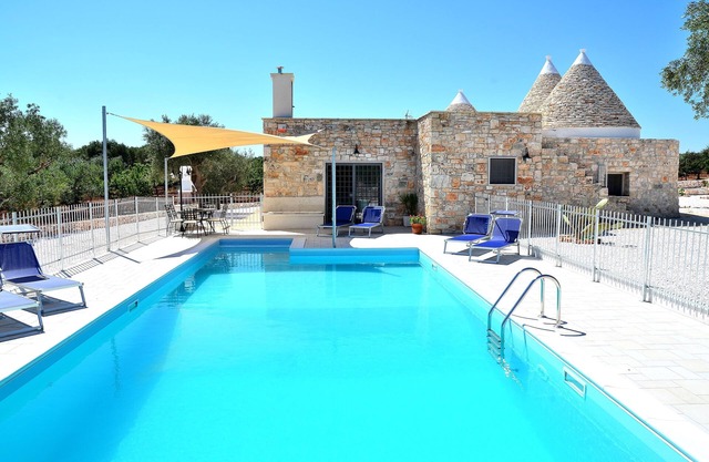 Modern trulli, 3 bedrooms (3 bathrooms), air conditioning and private pool