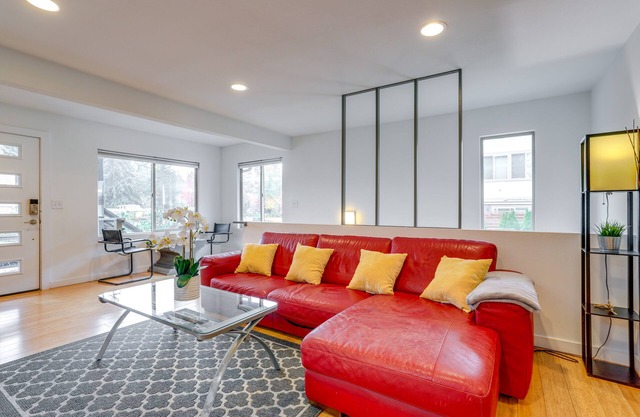 Modern Tukwila Vacation Rental Near Airport!