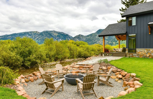 Modern Turnerville Cabin w/ Hot Tub & Scenic Views