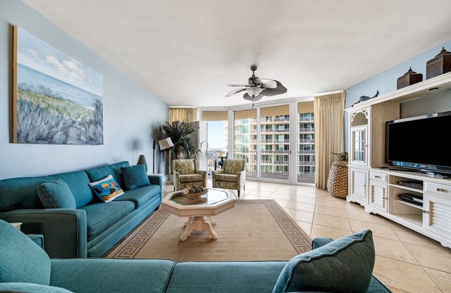 Modern Two Bedroom Condo with Breathtaking Views and PlayStation 3! Complimentary Boat Slip!