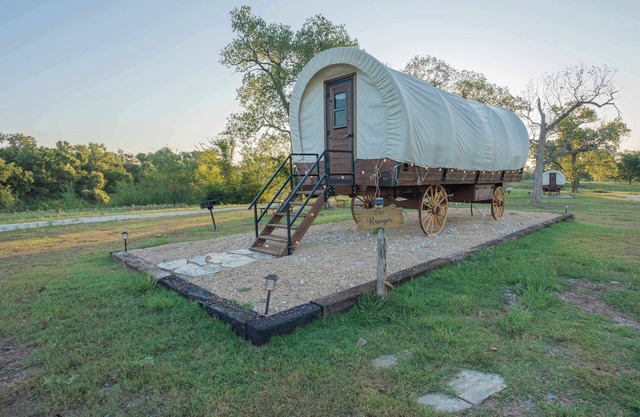 Modern Unique Old West Wagon Spacious Views