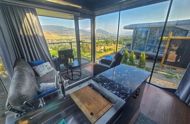 Modern unit 777 on a vineyard breathtaking view over Skaha lake, Penticton