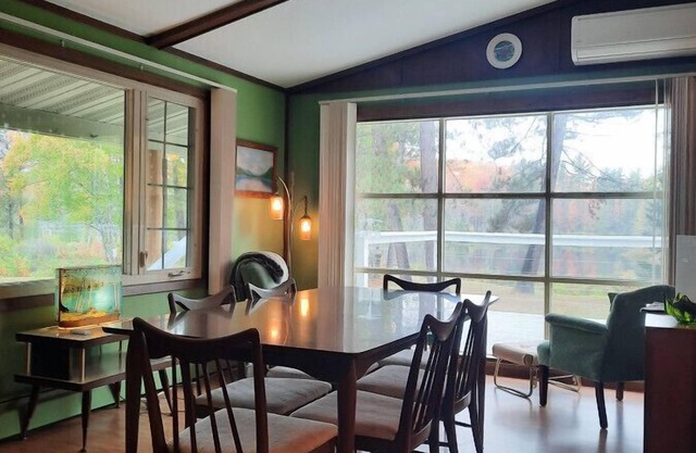 Whole home, private lake, sauna, WFH office