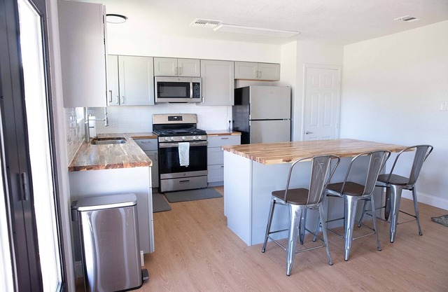 Modern, Updated, Pet Friendly, Centrally Located with BBQ and FirePit!