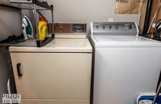 Modern Urban Escape - King Bed - Pet Friendly - Clean!
