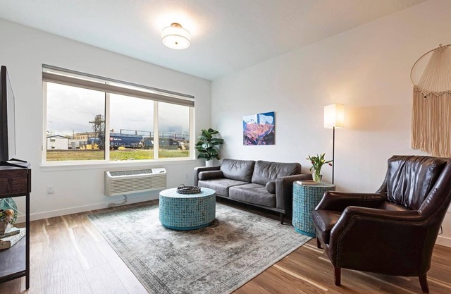 Modern Urban Flat - Walking distance to Downtown Missoula and St. Pats Hospital