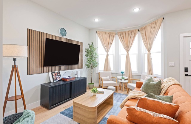 Urban Escape: Modern 4BR Home, Game Room, Yard, PATH & NYC Bus Nearby.