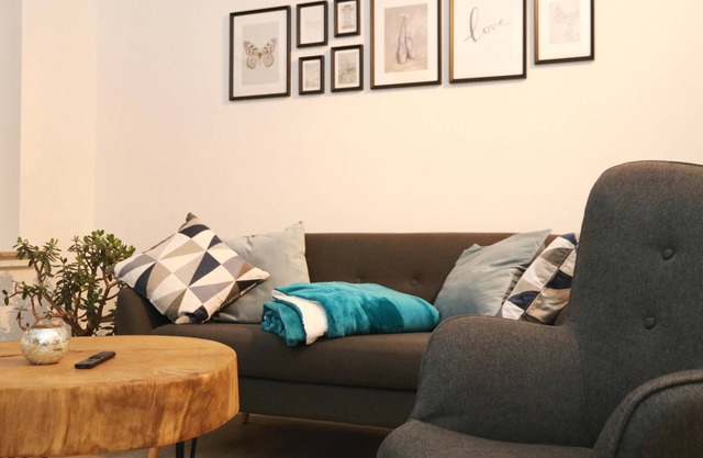 Moderne Ferienwohnung (50 qm) für bis zu 3 Personen mit Südbalkon und Blick auf den Hillebachsee (Seeblick)