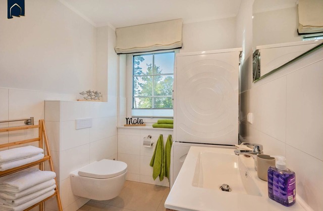 Modernes Ferienhaus im Fischerdorf mit Sauna & Garten in ruhiger Dorflage