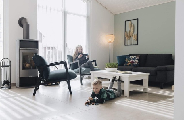 Modernes Ferienhaus mit Sauna und Whirlpool idyllisch am Wasser gelegen