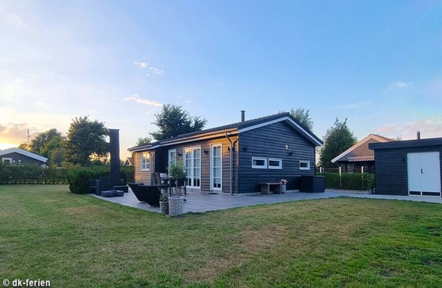 Modernes Ferienhaus mit großem Garten in Strandnähe