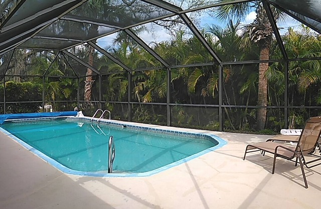 Moderne Ferienvilla, beheizter Pool, ruhige Lage