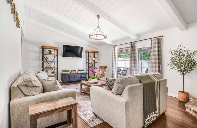 Modern Valley Oasis! Pet-friendly & Walkable to DT