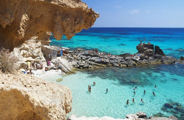 Modern villa en Conil de la Frontera with private Pool, Terrace, BBQ, Garden, Air Conditioning, Wifi