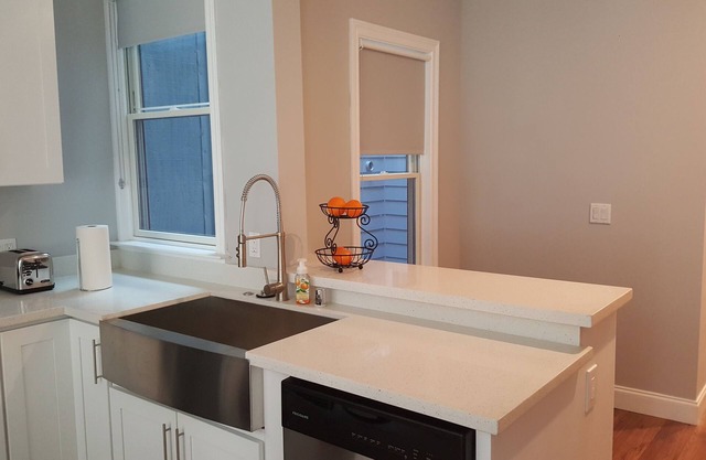 Victorian Bldg / Modern Inside / Great Location mit Hoch Walk & Transit Score