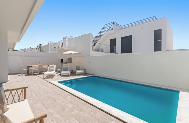 Modern Villa with Private Pool Near Baleal Beach