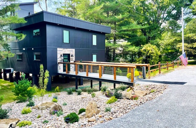 Modern Villa nestled along the Tuscarawas River