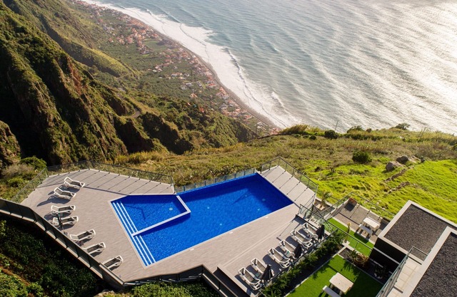 Modern villa, shared infinity pool | SunsetCliff 2