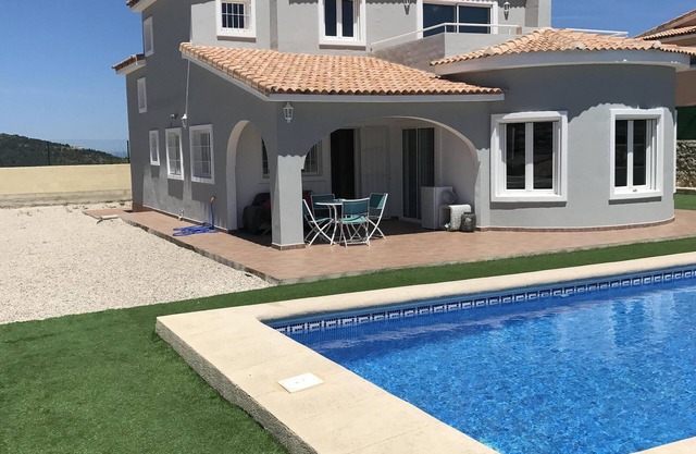 Moderne Villa mit toller Aussicht, Südlage mit Pool und Klimaanlage