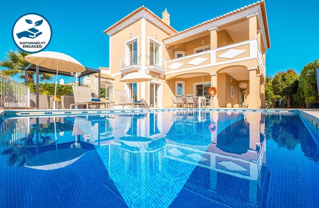 LUXURY VILLA, PRIVATE HEATABLE SWIMMING POOL,AIR CON,FREE WI-FI & GREAT SEA VIEW