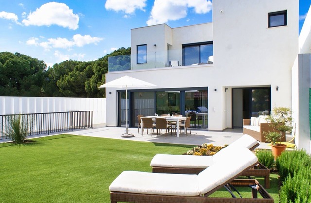 Modern villa with heated pool. Vibrant Vilamoura is within walking distance.