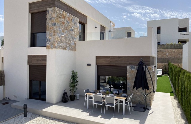 Modern villa with private pool, in the area of "LA FINCA GOLF".