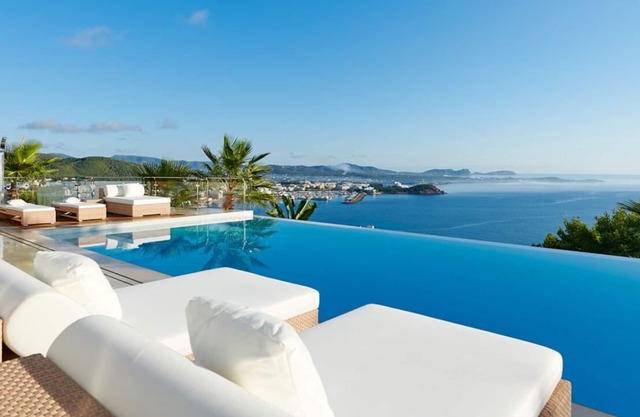 ★Modern villa with spectacular sea and city views in Santa Eulalia★