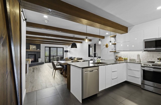 Modern & Warm Condo with Views of Mont-Tremblant