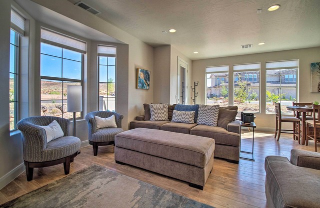 NEU! Modernes Washington Home - Zugang zum Pool & Trail!
