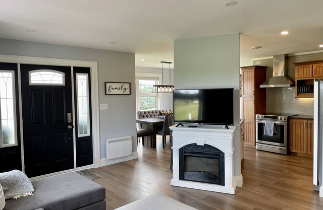 Modern Water-View Cottage with A/C
