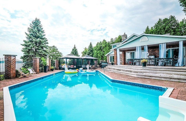 Modern Waterfront Cottage With Heated Pool by 1000 Islands!