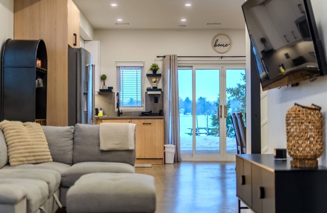 Modern Waterfront Hideaway: Casa Del Capo; A Peaceful Vrbo Escape