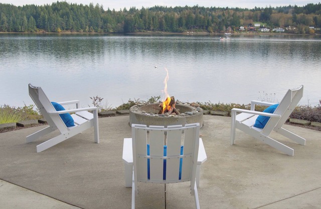 Modern Waterfront Home. Indoor/Outdoor Living with Easy Beach Access. Views!!