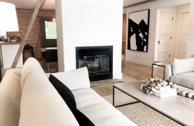 Modernes Ufergegend-Blockhaus bei Lewis-Smith Lake, AL